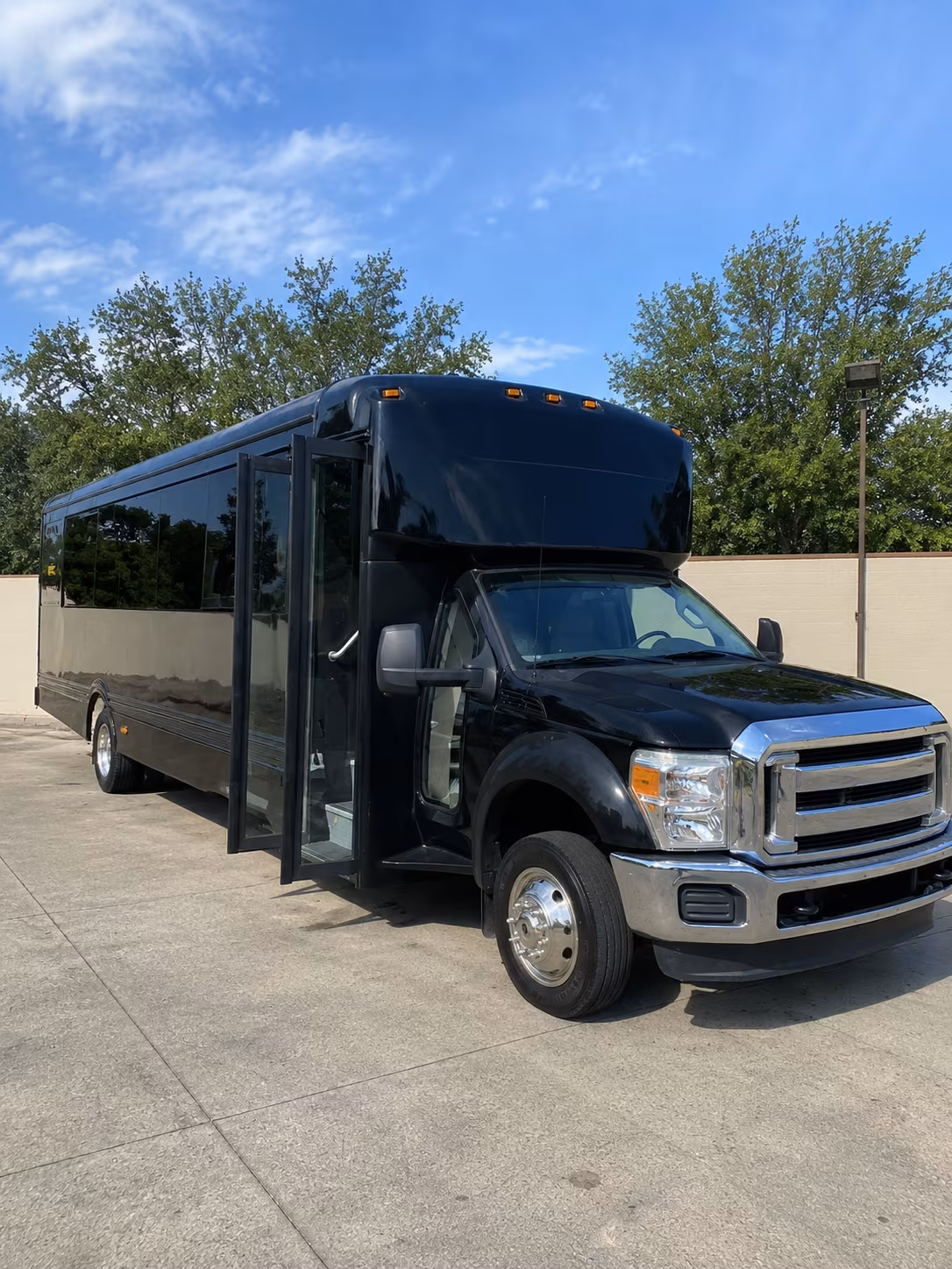 cedar park 20 passenger party bus
